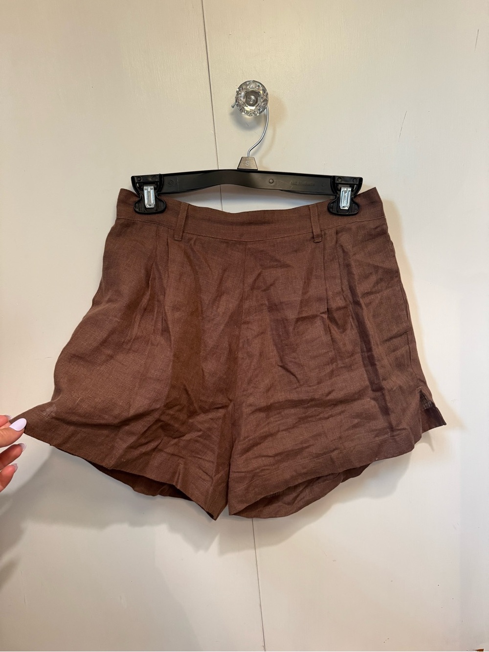 Vitamin A High-Waist Tailored Shorts in Brown, 
No belt
inseam 3inch
